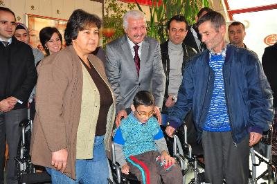 6 engellinin yüzü güldü